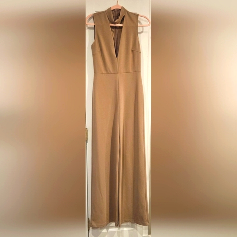 LULUS , MADE IN THE USA ,WIDE LEG SLEEVELESS, BEIGE/TAN BODY SUIT -M